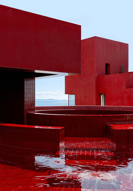 Ricardo Bofill Taller de Arquitectura diseña torres de usos mixtos y un resort en Albania - Imagen 26 de 39